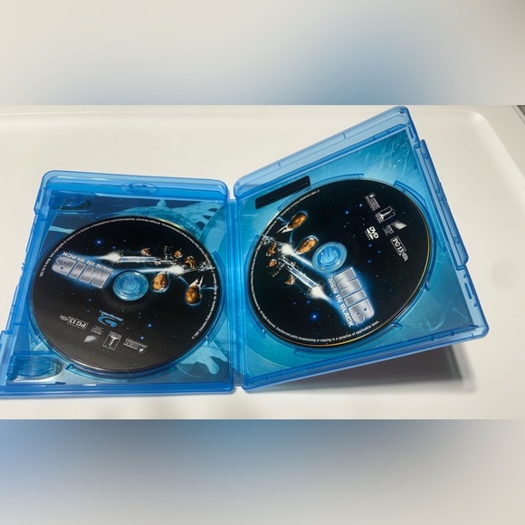 Blu-ray + DVD combo pack of the movie Men in Black - Picture 3 of 3